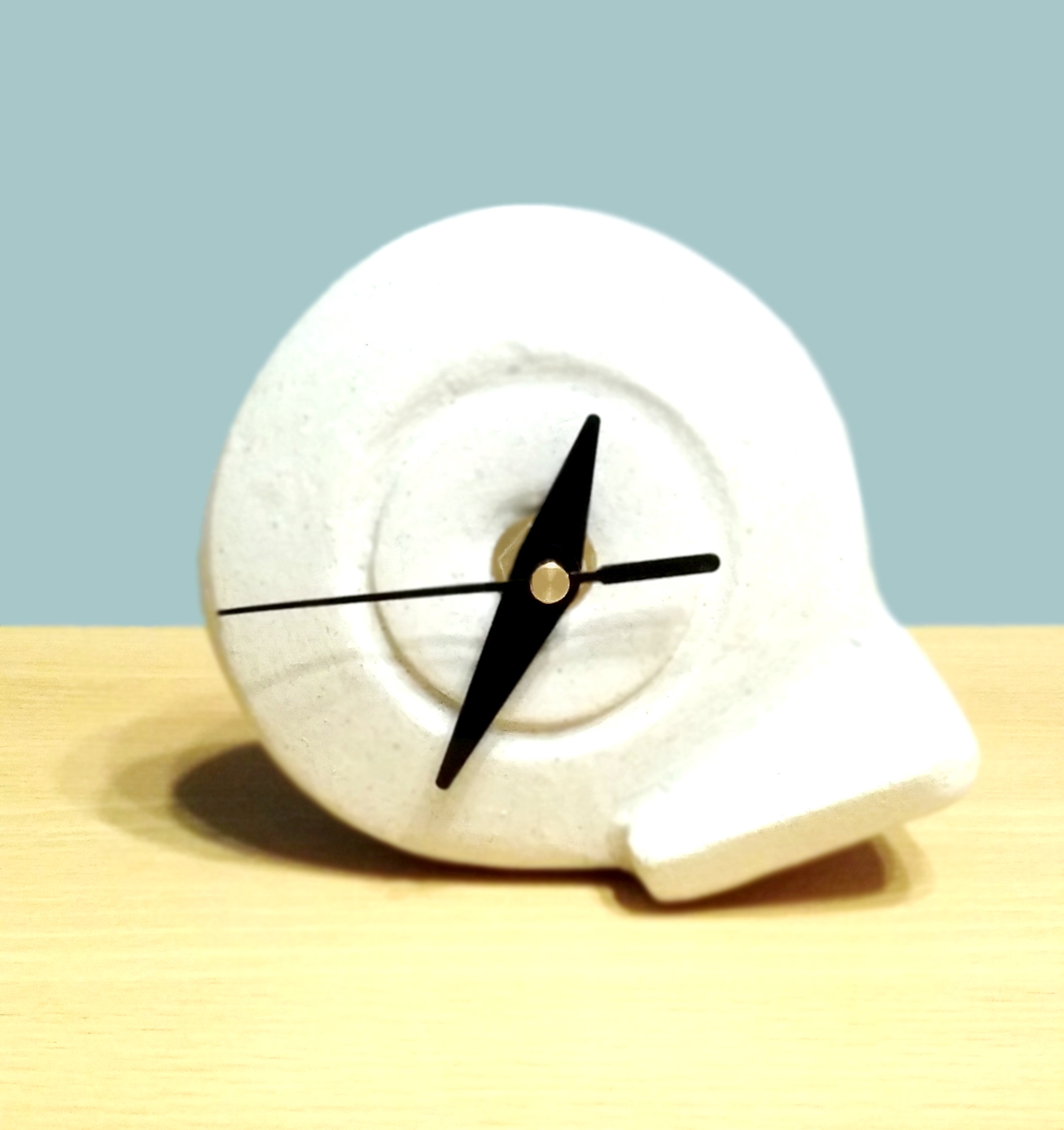 Equi desk clock designed by Luciana Andrea Sessa